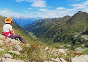 32 Dal Passo  (2319 m) la Val Cervia con vista verso le Alpi Retiche